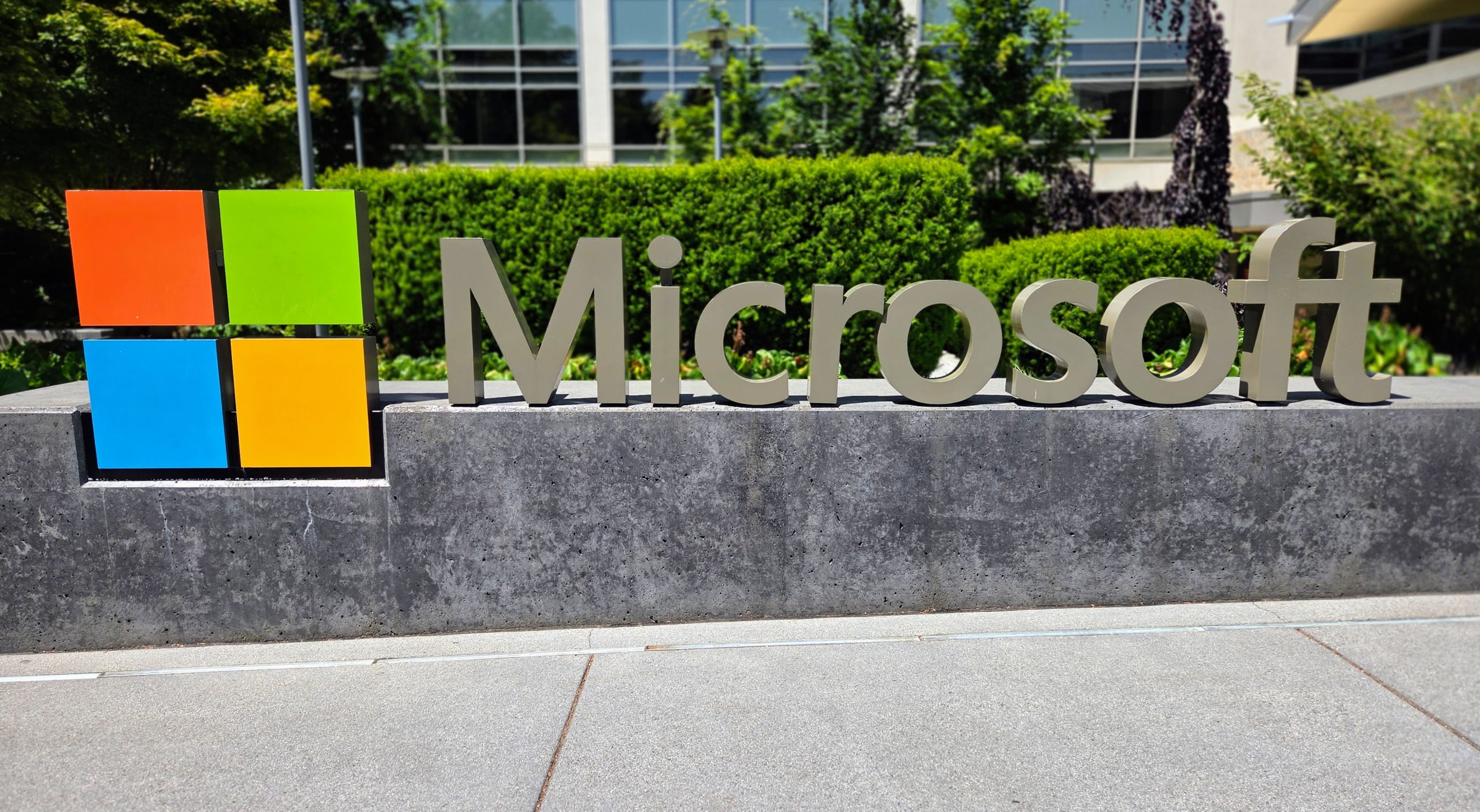 Opini: Masa Depan Microsoft Dari Perspektif Lingkungan Sekitar