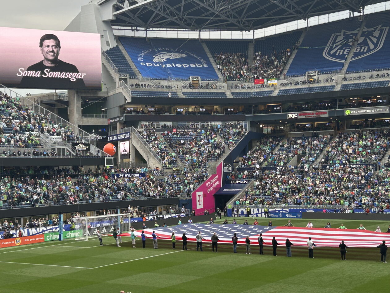 Seattle Sounders FC Hormati S. ‘Soma’ Somasegar, Pemimpin Teknologi Tercinta